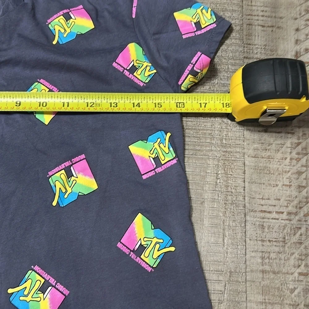 3/$25 MTV tee! Youth XXL